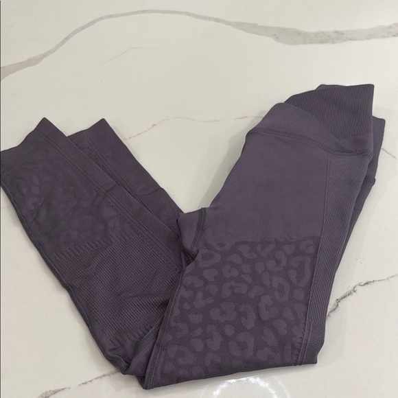 Victoria’s Secret Sport Purple Seamless Leopard Knockout Workout Legging Size XS - Picture 1 of 11